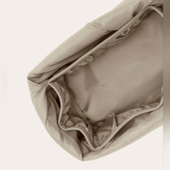 NWT Everlane The ReNew Transit Catch-All Case, Warm Quartz - Picture 4 of 5